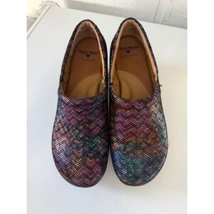 Nurse Mates Bryar Rainbow Chevron Leather Clogs Women's Size 9 Work Comfort